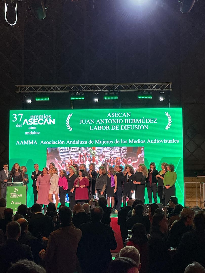 Davinia Burgos presente en la entrega del premio ASECAN de difusión y divulgación a AMMA