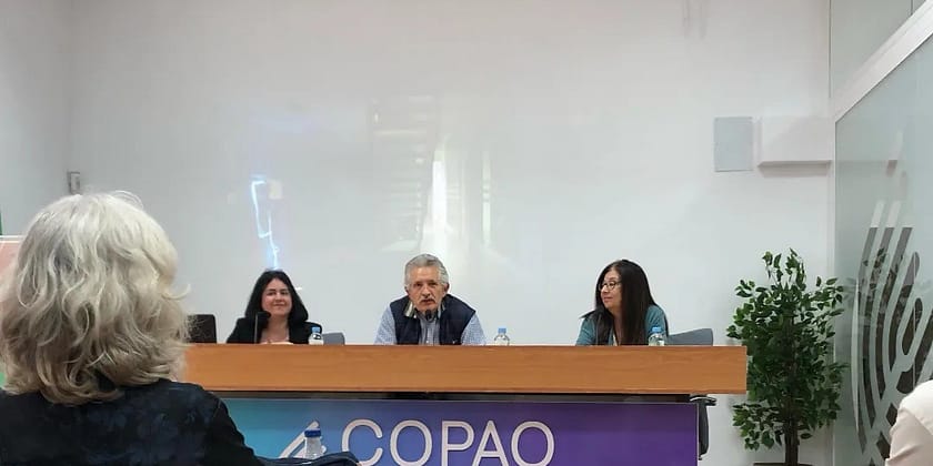 El Colegio Oficial de Psicólogía de Andalucía Oriental presenta «Violencias periféricas» como patrocinador esta obra