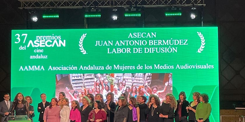 Davinia Burgos presente en la entrega del premio ASECAN de difusión y divulgación a AMMA
